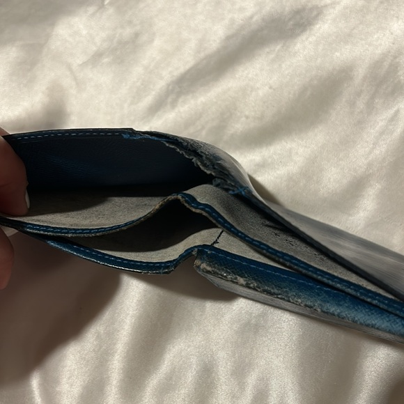 Authentic Louis Vuitton Blue Epi Leather Bifold Wallet - Picture 7 of 7